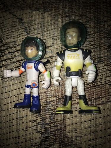 Junior Miles 3” & Dad Leo 4” Tomorrowland Actionfiguren mit blauem Weltraumhelm - Bild 13 von 17