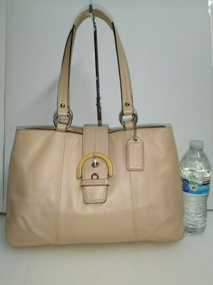 handbolsas with silver hardware