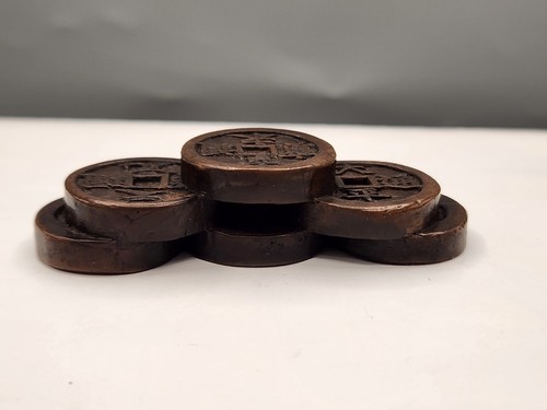 Vintage, Stack Of Coins Netsuke / figure. Signed MFA. Resin - Picture 5 of 10