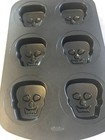 Wilton Skull Muffin Cupcake Baking Pan 6 Cup Cakes Non-Stick Easy clean up Mint