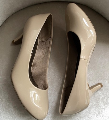 NEW! LifeStride Nude Faux Leather Parigi Pumps, Almond Toe Slip On Heels, 9.5W - Picture 2 of 5
