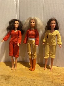 1977 A CHOISIR 4 TENUES CHARLIE'S ANGELS DOLL HASBRO 1977 A CHOISIR 4 TENUES CHARLIE'S ANGELS DOLL HASBRO