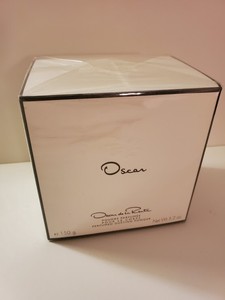 oscar de la renta perfumed dusting powder