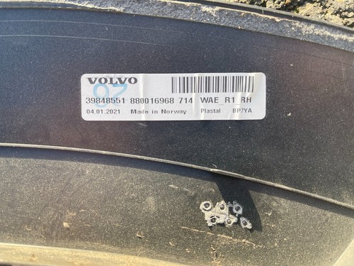 39848551 Volvo passaruota destro - la pelle necessita solo di saldatura plastica al sottotelaio interno - Foto 3 di 5