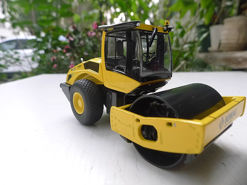 WM10236 BOMAG BW 213D Single Drum Roller Construction - 1:50 - Picture 5 of 9