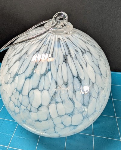 Adorno de Navidad soplado a mano arte vidrio fundido estudio hecho a mano transparente y blanco - Imagen 2 de 5