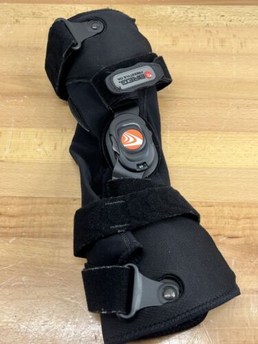 Breg Freestyle OA Medial Knee Brace Right Leg Size XL X-Large Front