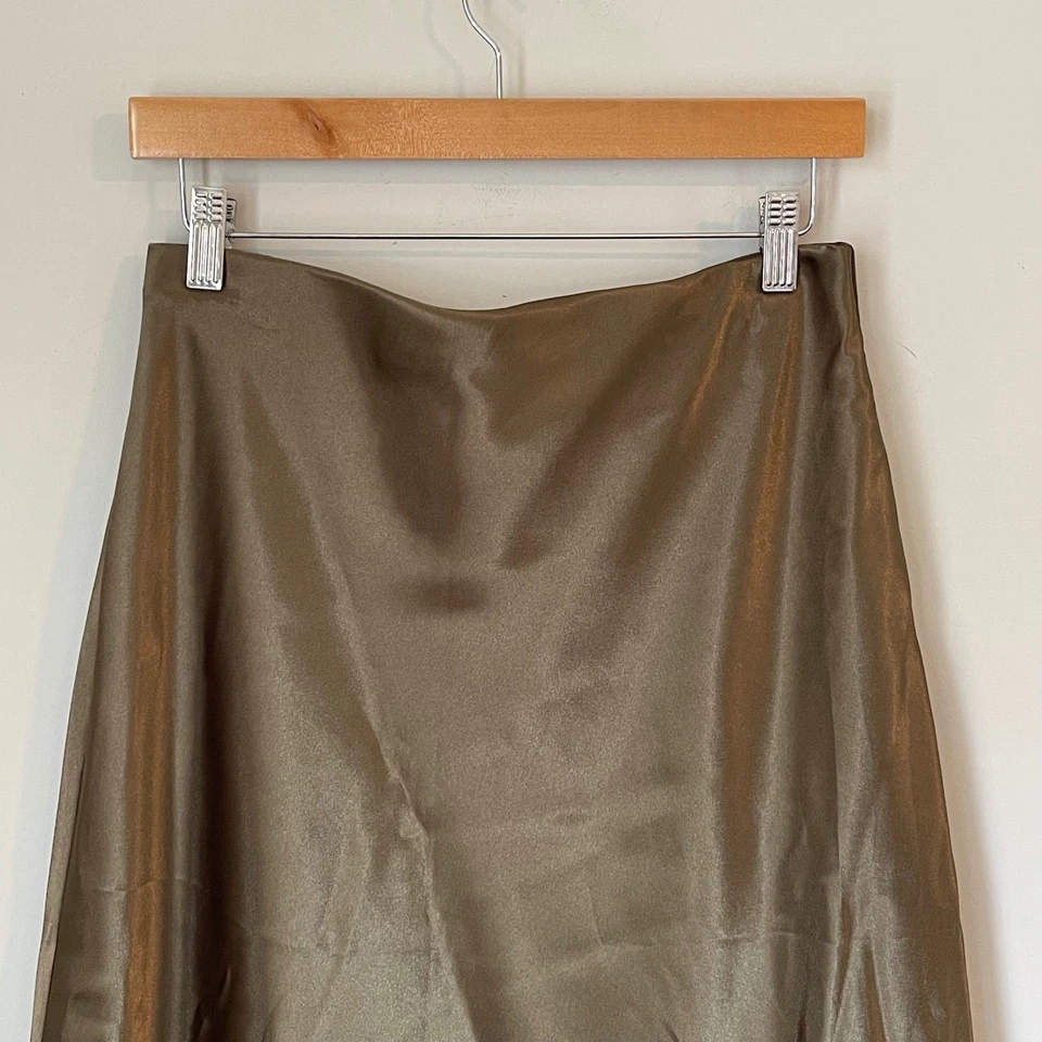 Falda midi satinada Nicole Miller New York línea A oliva bronce metálico mediana Foto 2 de 4