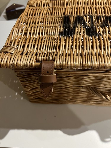 Fortnum and Mason F&M Wicker Hamper Basket 42 x 26 x 19cm. - Picture 9 of 10