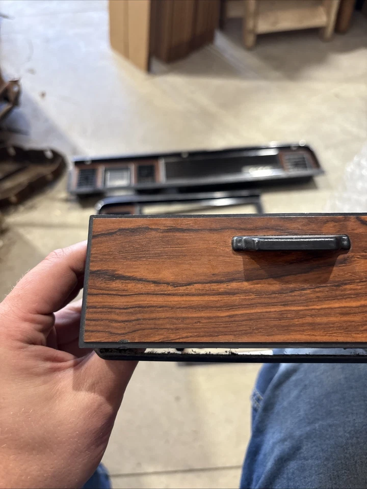 1984 Foxbody 福特 LTD 仪表板装饰套装 — 第 2/4 张图片