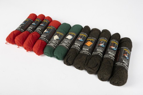 11 Skeins Vintage Nomotta Regia Yarn 4 ply Sock & Sweater Yarn Red Green Brown - Picture 3 of 7