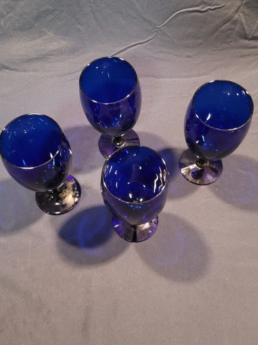 Set aus vier passenden Vintage Kobaltblau Weingläsern 7 Zoll - Bild 2 von 7