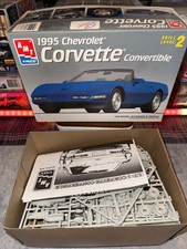 AMT Ertl 1995 Chevrolet Corvette Convertible Model Kit 1/25 Skill 2