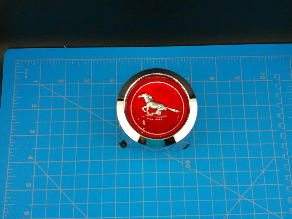 Tapacubos vintage Ford Mustang tapa central cromada 1965-1966 OEM emblema de moldura clásica Foto 3 de 4