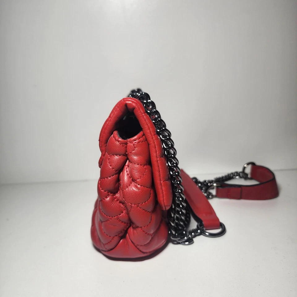 Monedero rojo Betsey Johnson - ESCUELA DE DERECHO NIGERIANA Foto 4 de 4