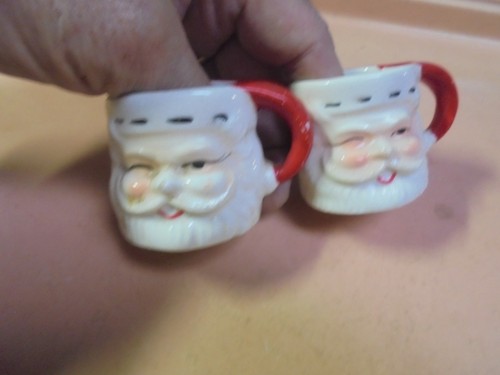Vintage Lot of four miniature winking Santa mugs - Picture 3 of 6