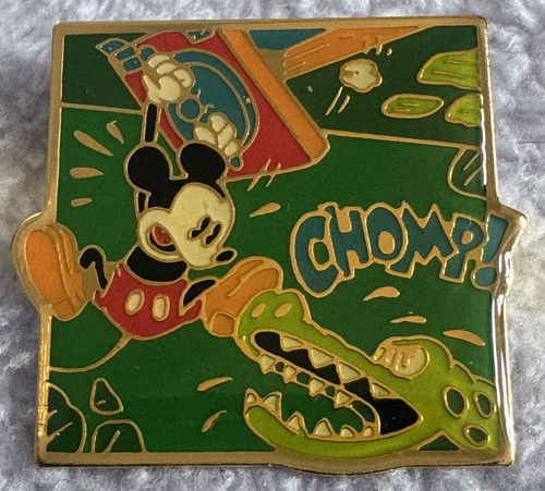 CHOMP! Mickey Attacked by Gator - Anfang 90er Darsteller Jubiläum Disney Pin - Bild 1 von 2
