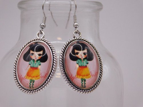 So Cute! Metal & Glass Pierced Dangle Doll Earrings, Vintage Style 1.2" - Picture 1 of 3