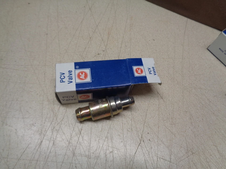 Válvula PCV NUEVO GM Rochester CV869C 82 84 88 Olds Firenza Buick Skyhawk 1.8 2.0 Foto 2 de 4