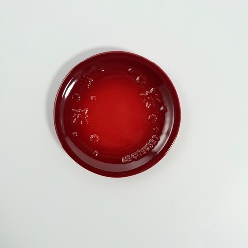 Le Creuset Mini Star Relief Plates Set of 3 – 4.7" Red, White & Black –Stoneware - Picture 3 of 5