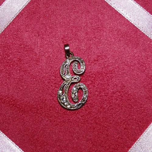 Colgante de plata con monograma letra E con diamantes de imitación - Imagen 2 de 6