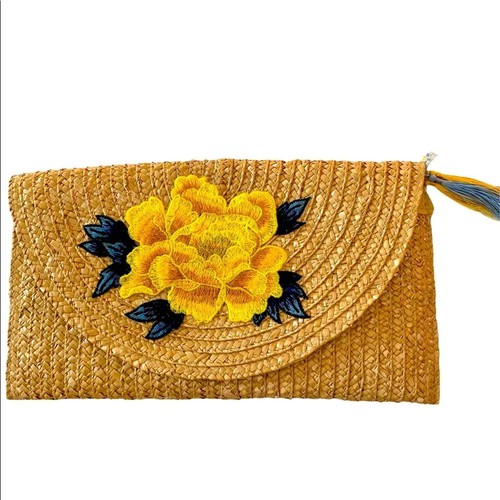 The Timeless Appeal of the Wicker Clutch Purse for Fashion-Forward Women