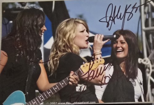 2 Barlow Girl Band Group Autographed Hand Signed 4x6 photos - Imagen 6 de 8