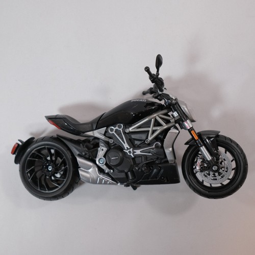 Maisto 1:12 Scale Diecast Ducati Motorbikes - Set of 4 - Picture 22 of 24