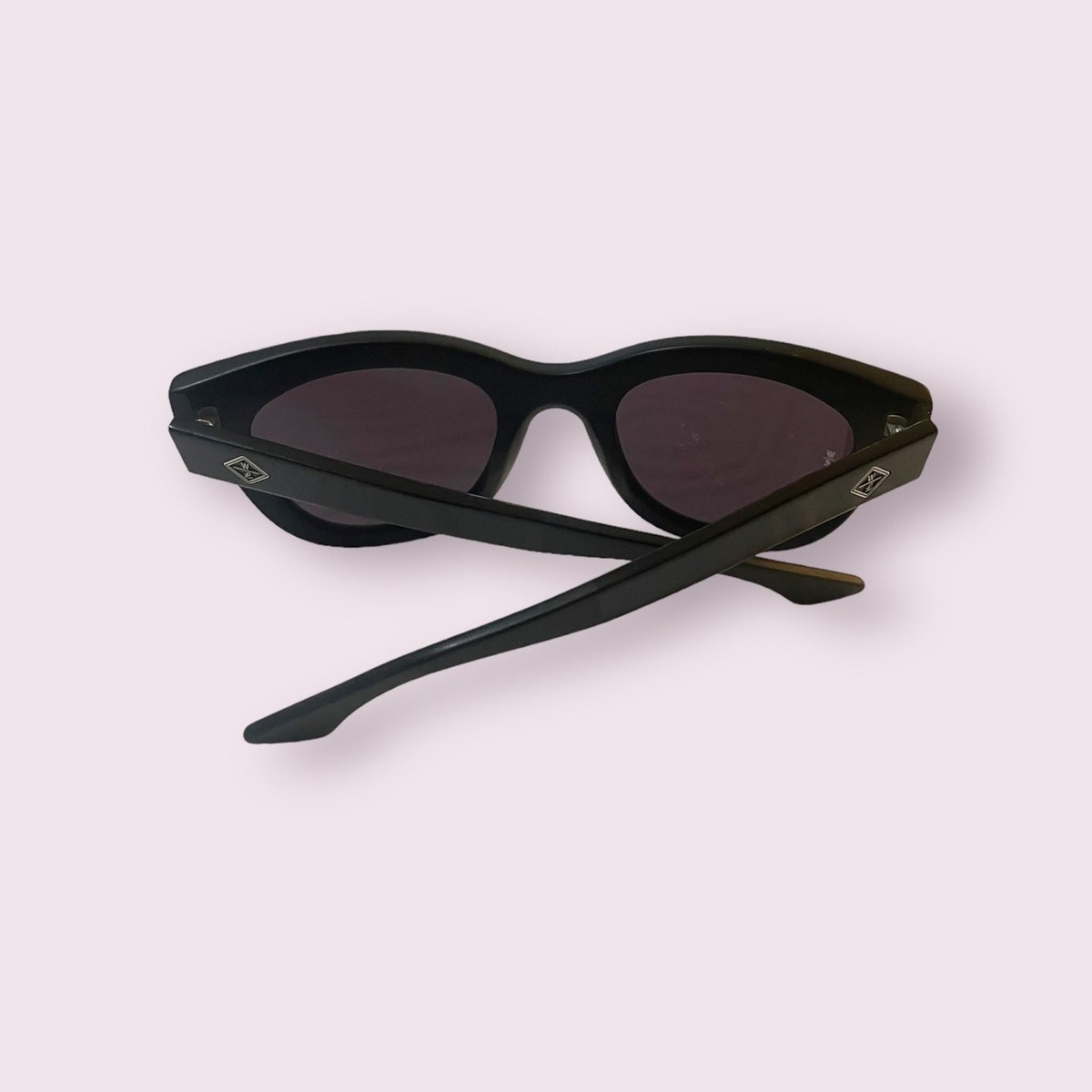 Wonderland Colony Black Sunglasses‎ COLONY – Wonderland main image 4