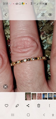 Taglia 9. Nuovo con etichetta. Fascia Petite strato oro con pietre tonde diamoniche - Foto 2 di 3