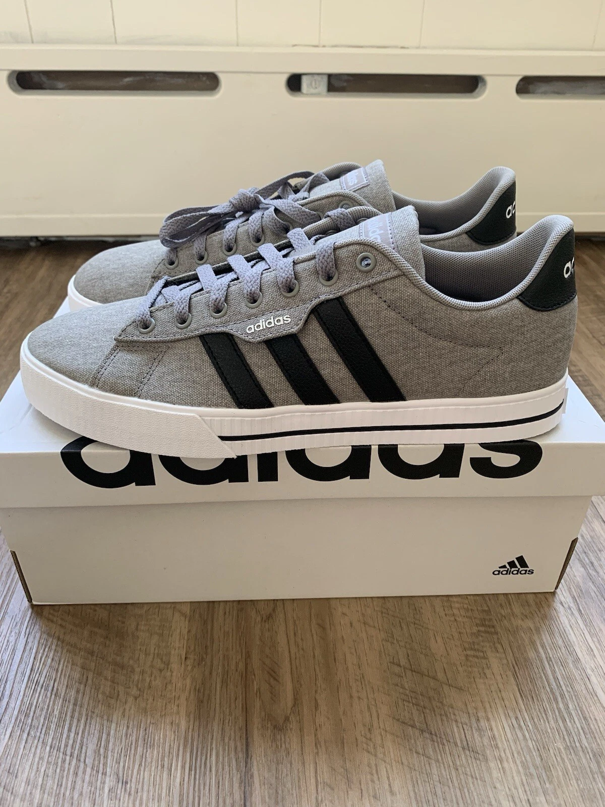 Scarpe da skateboard Adidas Daily 3.0 uomo taglia 10 grigie nuove con scatola