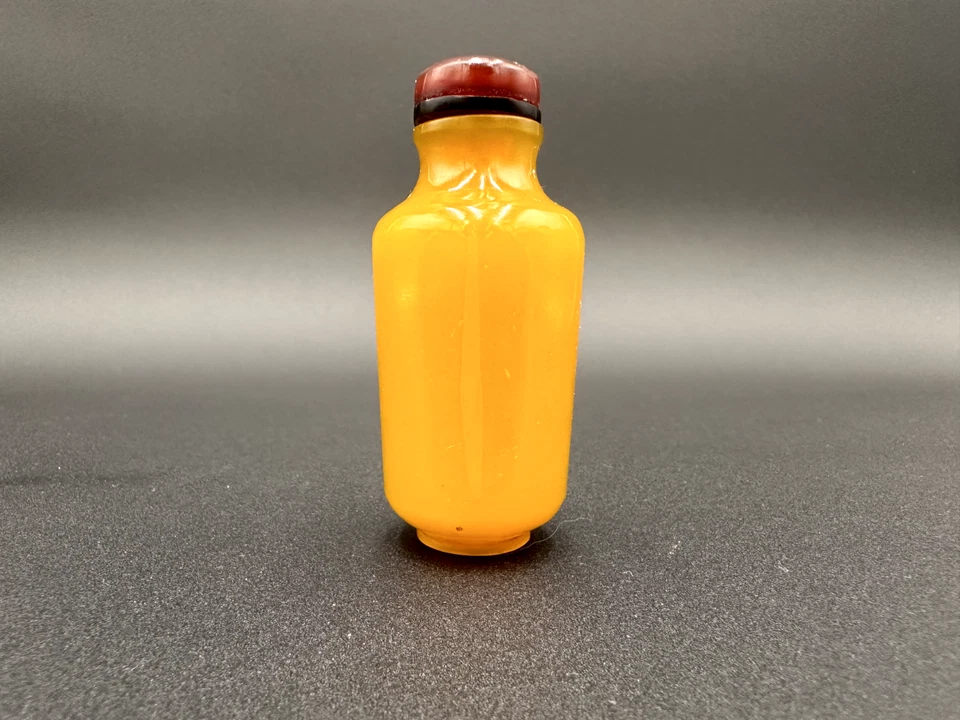 Antigua botella de tabaco china de vidrio amarillo Foto 2 de 4