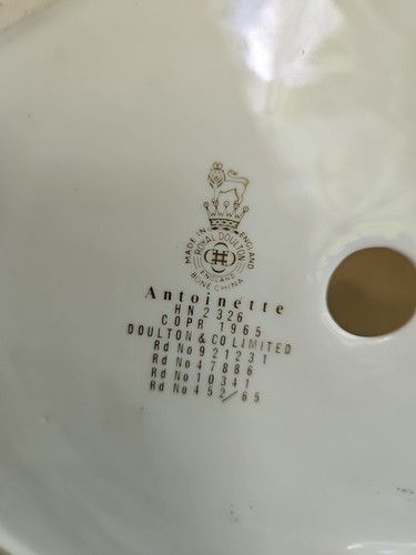 Royal Doulton Antoinette HN2326 statuina porcellana inglese Bone China vintage - Foto 5 di 6