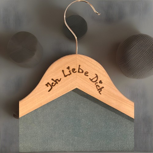 Kleiderbügel Holz Persönliches Geschenk Love Geburtstag Liebe Valentinstag - Bild 1 von 4
