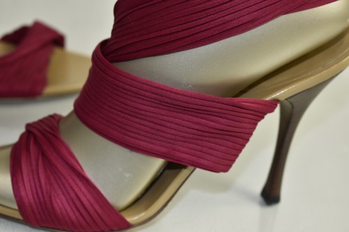 $975 NEW in BOX GUCCI Mules Slides Sandals Cranberry Red Beige Shoes 7.5 - Picture 5 of 7