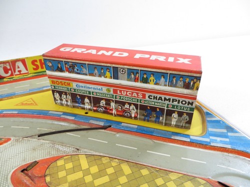 Vintage Technofix Grand Prix Blech Litho Rennbahn mit 3 Rennwagen OHNE SCHLÜSSEL LESEN - Bild 11 von 24