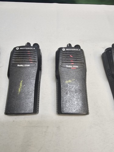 SIX Motorola Radius CP200 438-470 MHz UHF Radiotelefony dwukierunkowe AAH50RDC9AA1AN - Zdjęcie 3 z 11