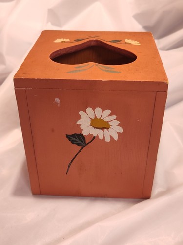 Cubierta de caja de pañuelos vintage cuadrada de madera pintada a mano flores blancas 5,25" cuadrados x 5,75 - Imagen 2 de 6