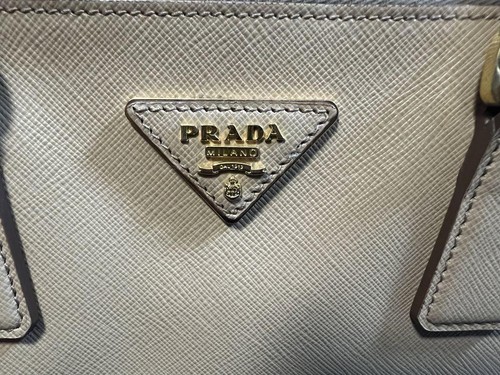 Bolso de Mano Prada Galleria Saffiano Cuero Beige Grande de Japón - Imagen 19 de 24