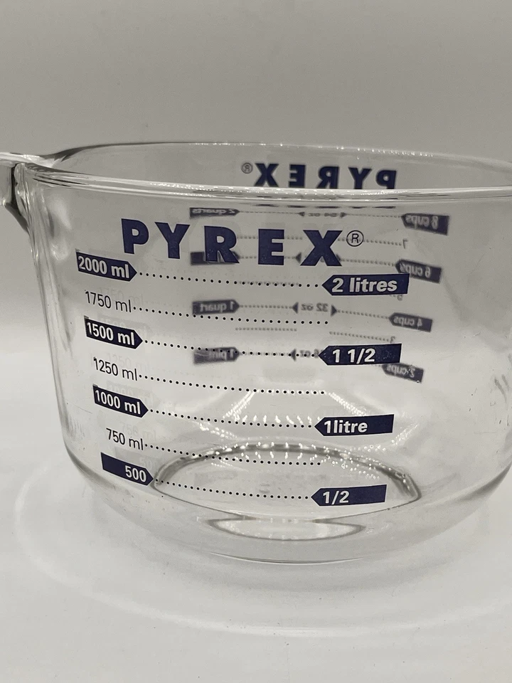 Taza Medidora PYREX 8 Tazas 2 Litros Vidrio Azul Letra Jarra Cocina EE. UU. De Colección Foto 4 de 4