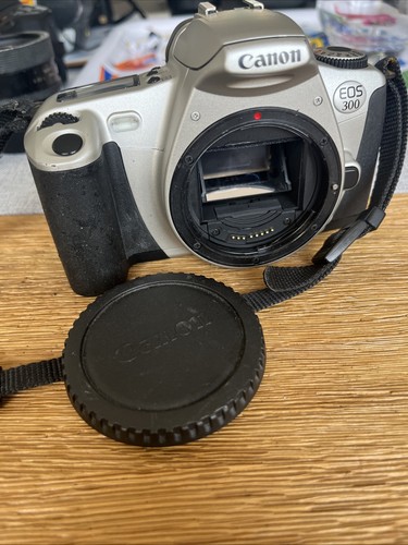 Canon EOS 300X analoge Spiegelreflexkamera 35 mm AF nur Gehäuse mit Jessops Blitz