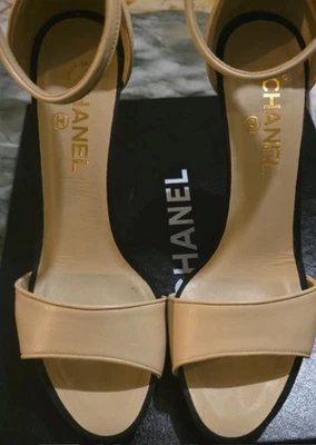 Sandales CHANEL cuir beige – talon logo CC – T.39.5 - Photo 1/4