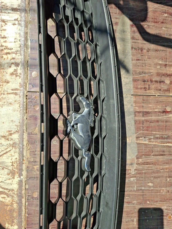 Parrilla de parachoques delantero Ford Mustang 2015-2017 Foto 3 de 4