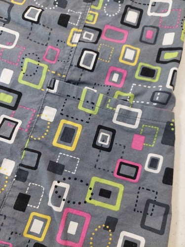 SB Scrubs Top Women Size XS Gray Classic Medical Uniform Scrub Geometric Squares - Picture 4 of 6