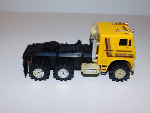 RARE HTF Vintage Schaper STOMPER YELLOW w/STRIPES SEMI TRUCK LINER - WORKS NICE! - Picture 5 of 8