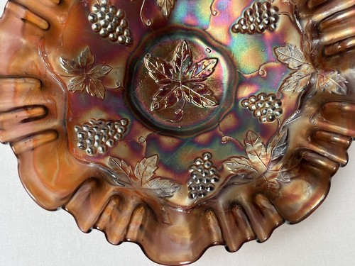 Antique FENTON Carnival Glass THISTLE Ruffled Rim Bowl Grapes Vines 8.5" x 2.75" - Picture 4 of 8