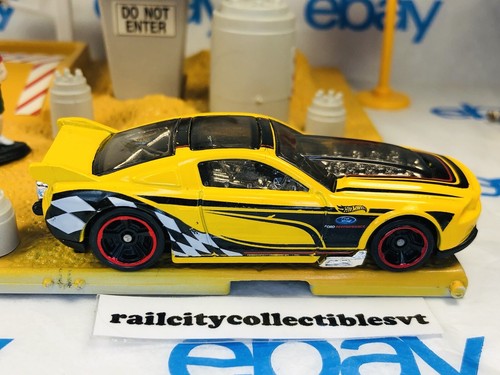 2016 Hot Wheels 13 FORD MUSTANG GT Yellow 65/250 LOOSE Mild To Wild - Picture 6 of 12