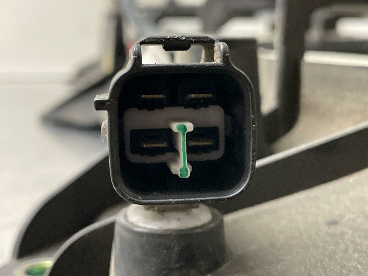 2004 TOYOTA CAMRY 4 CYLINDER ENGINE COOLING FAN ASSEMBLY 02 03 04