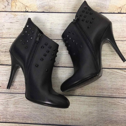 Rock & Republic Women's Black Studded Round Toe Zip Leather Ankle Bootie Size 40 - Picture 4 of 12