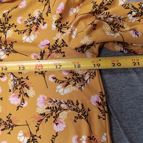 Doublju dark yellow floral open slit sleeve, 3 quarter sleeve v-neck top size L - Picture 11 of 15